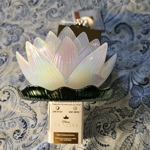Bath & Body Works Iridescent White and Green Flower Holder